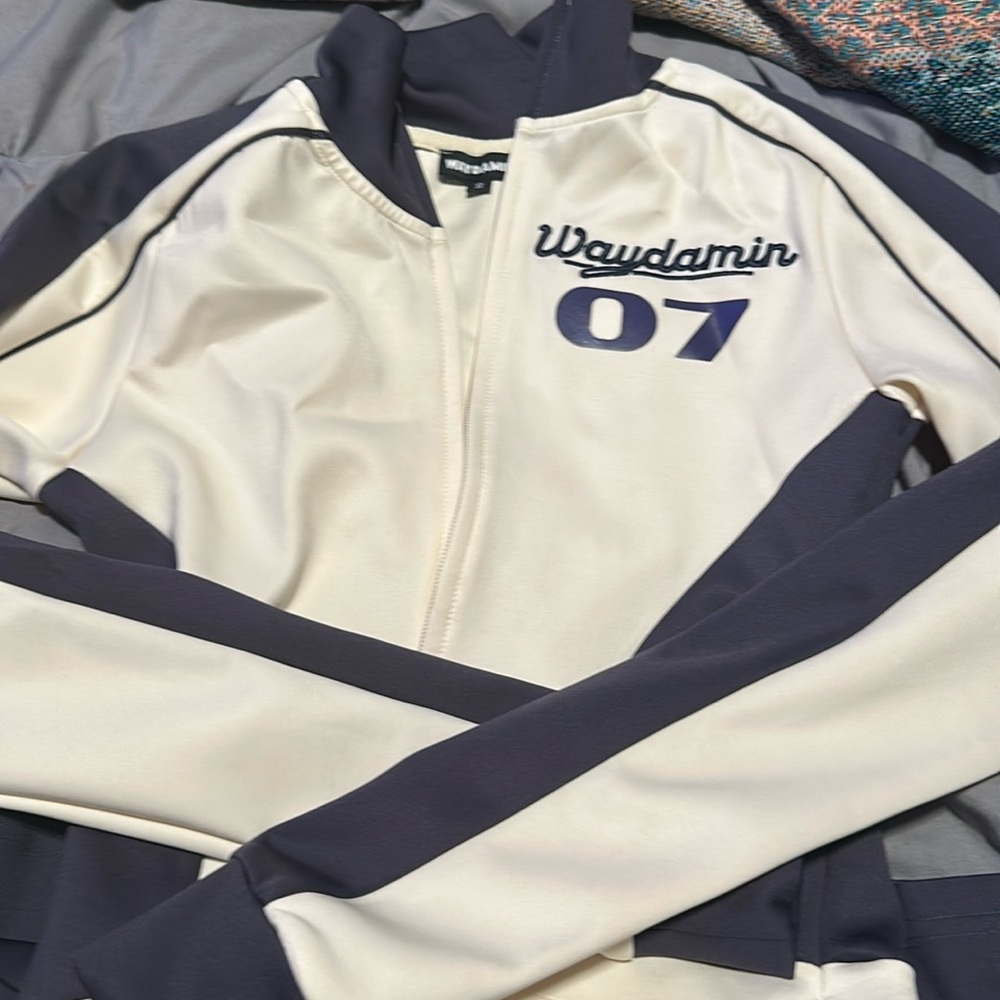 Waydamin Track Set Jacket is a SMALL pants are a XS